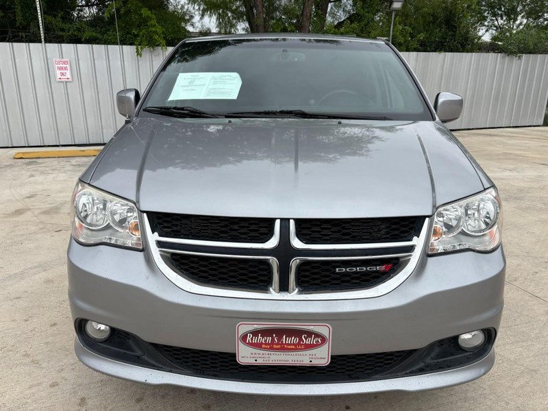 Dodge Grand Caravan Vehicle Full-screen Gallery Image 08