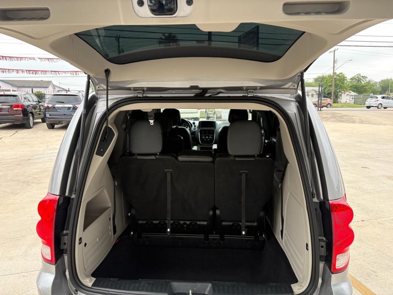 Dodge Grand Caravan Vehicle Full-screen Gallery Image 15
