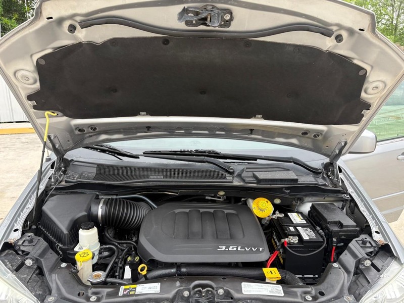 Dodge Grand Caravan Vehicle Full-screen Gallery Image 16