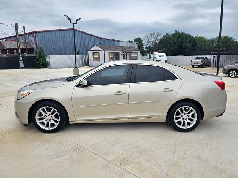 Chevrolet Malibu Vehicle Image 02