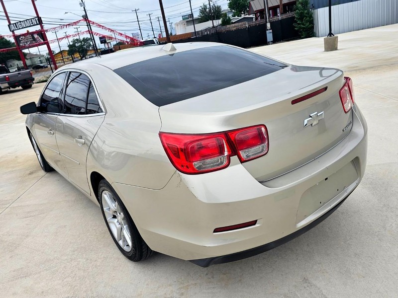 Chevrolet Malibu Vehicle Image 03