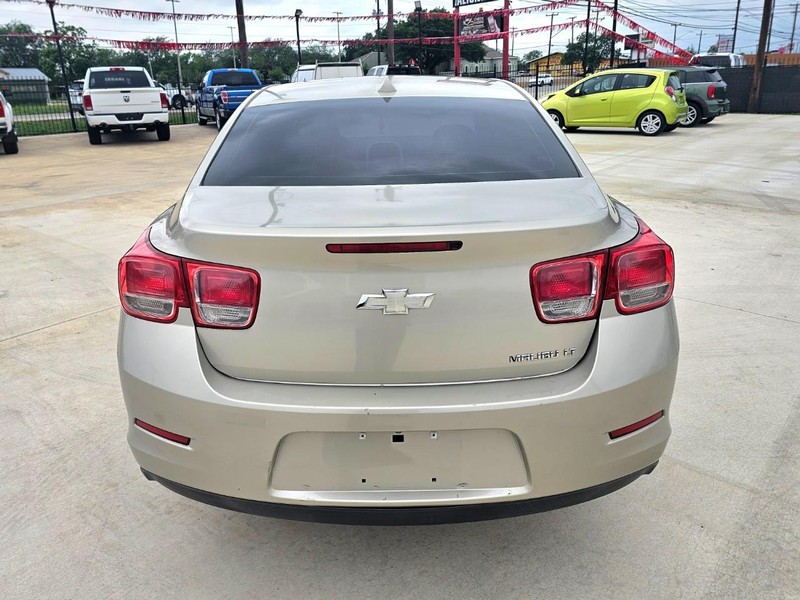 Chevrolet Malibu Vehicle Image 04
