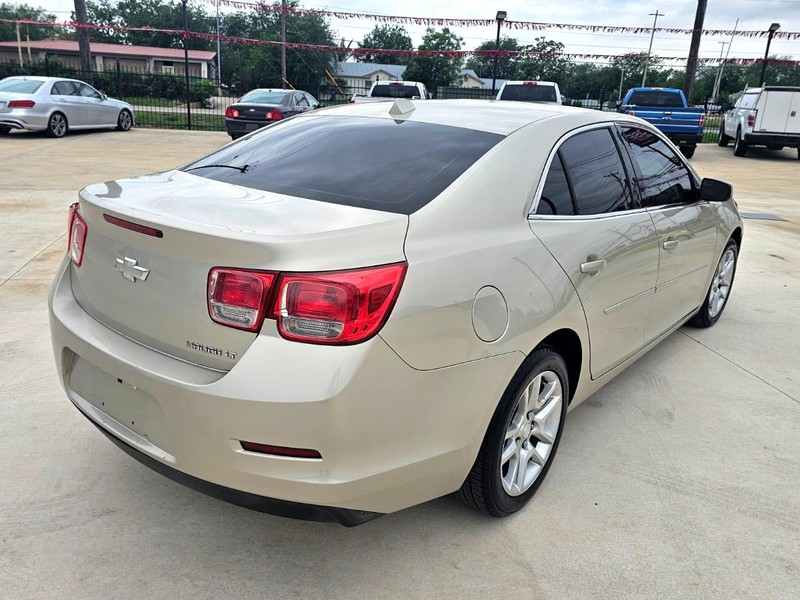 Chevrolet Malibu Vehicle Image 05