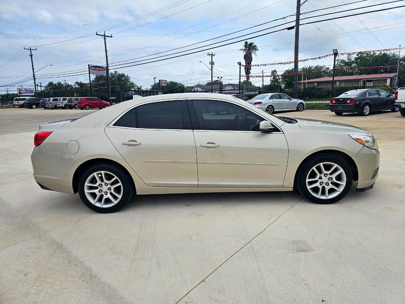 Chevrolet Malibu Vehicle Image 06