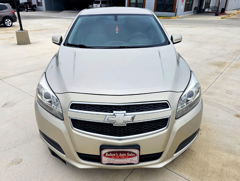 Chevrolet Malibu Vehicle Image 08