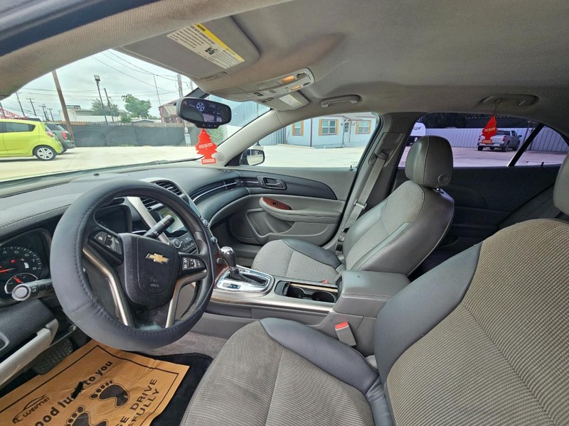 Chevrolet Malibu Vehicle Image 10