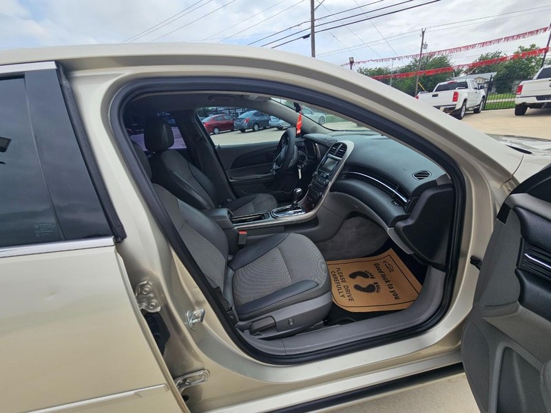 Chevrolet Malibu Vehicle Image 13
