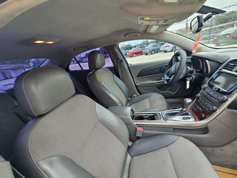 Chevrolet Malibu Vehicle Image 14