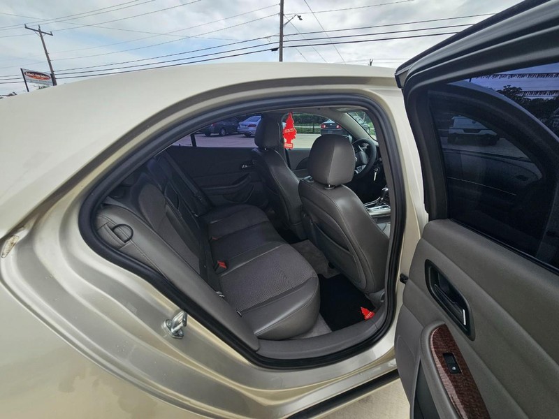 Chevrolet Malibu Vehicle Image 15