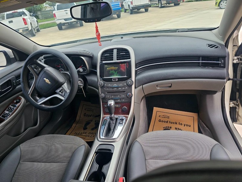 Chevrolet Malibu Vehicle Image 18