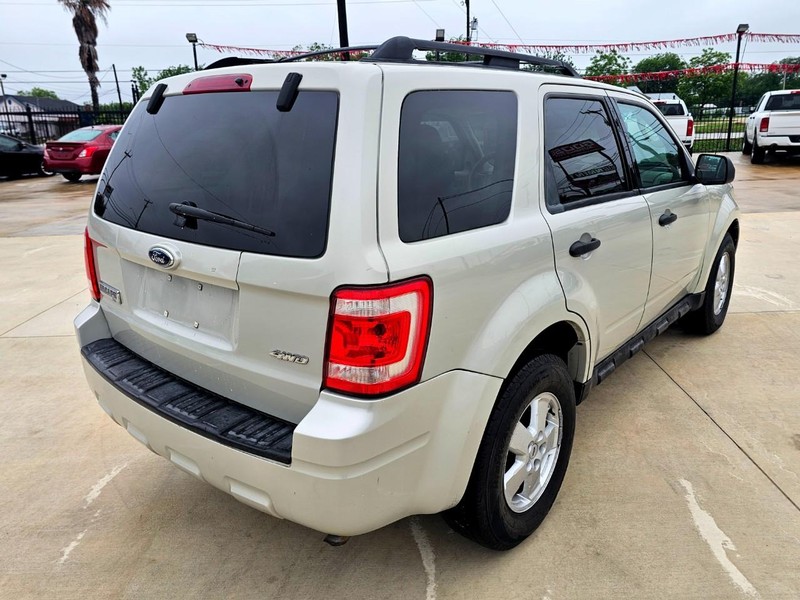 Ford Escape Vehicle Full-screen Gallery Image 06