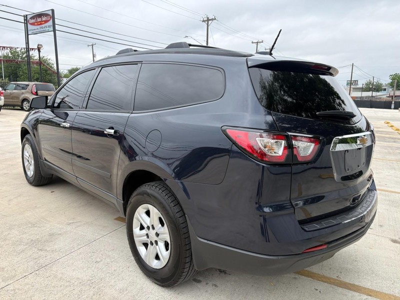 Chevrolet Traverse Vehicle Full-screen Gallery Image 03