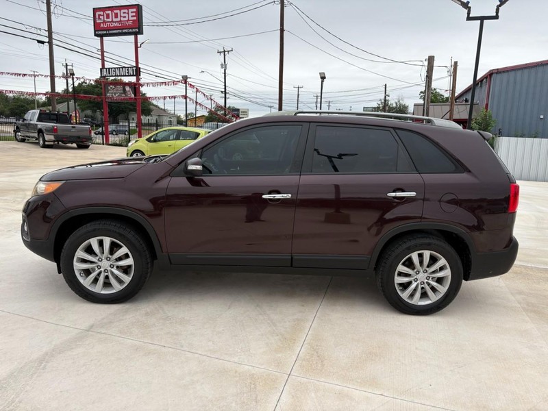 Kia Sorento Vehicle Image 02