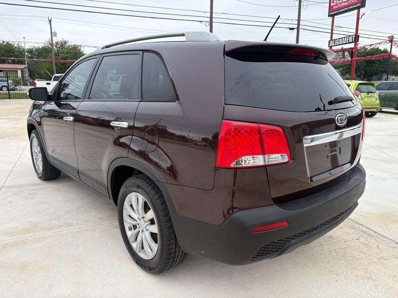 Kia Sorento Vehicle Image 03