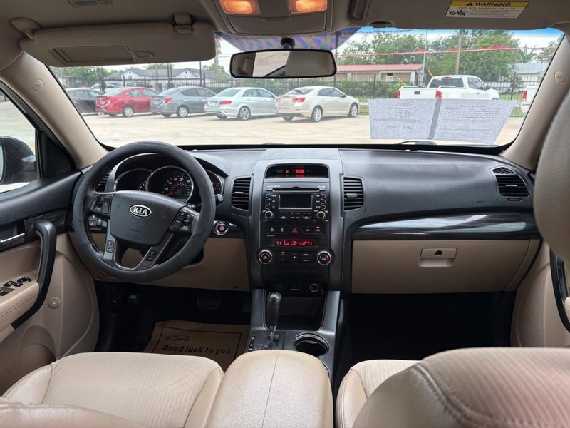 Kia Sorento Vehicle Image 10