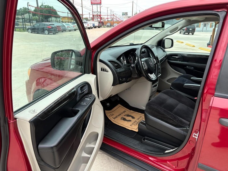 Dodge Grand Caravan Vehicle Image 09