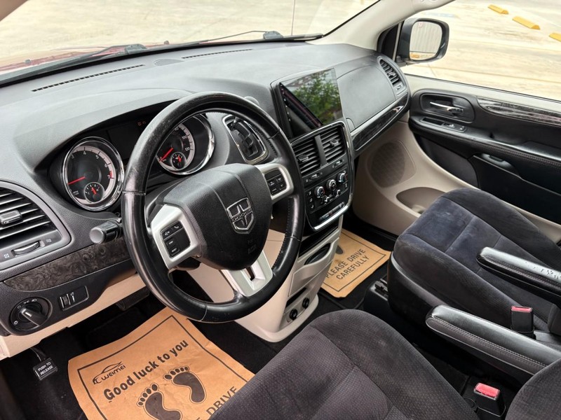 Dodge Grand Caravan Vehicle Image 10