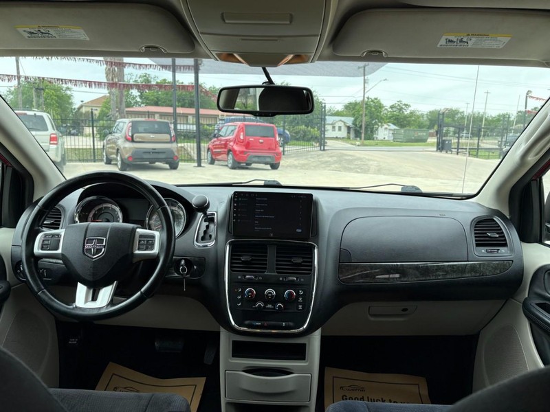 Dodge Grand Caravan Vehicle Image 12