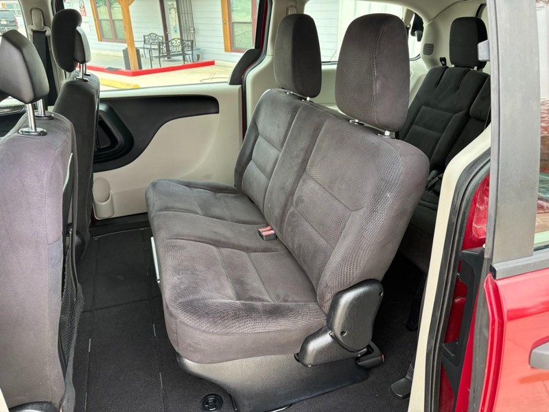 Dodge Grand Caravan Vehicle Image 13