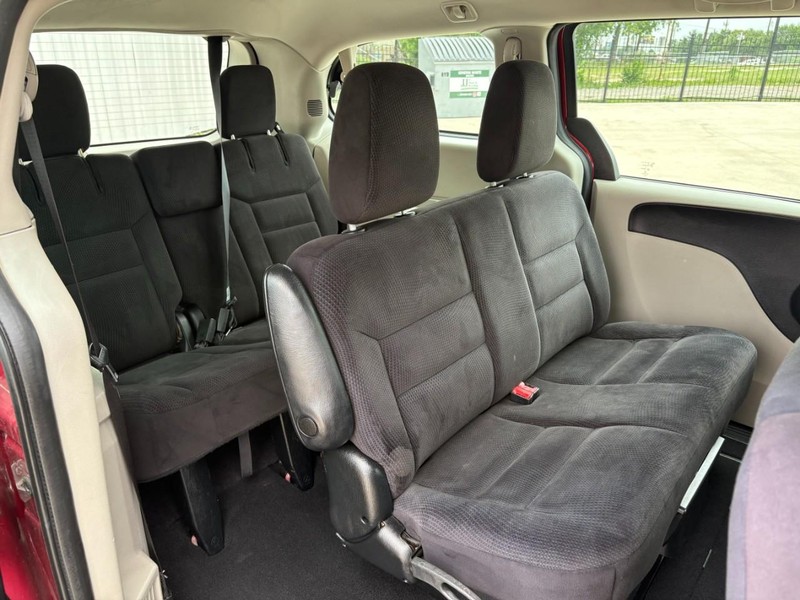 Dodge Grand Caravan Vehicle Image 14