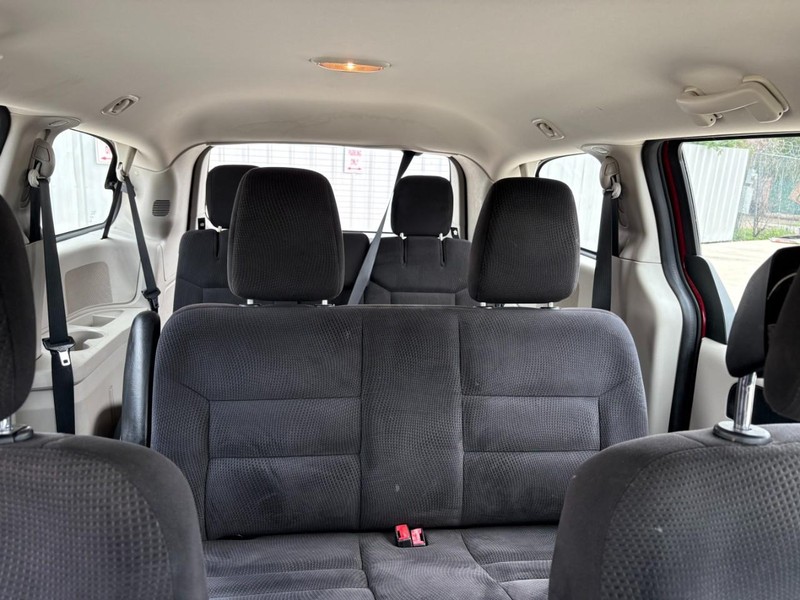 Dodge Grand Caravan Vehicle Image 15