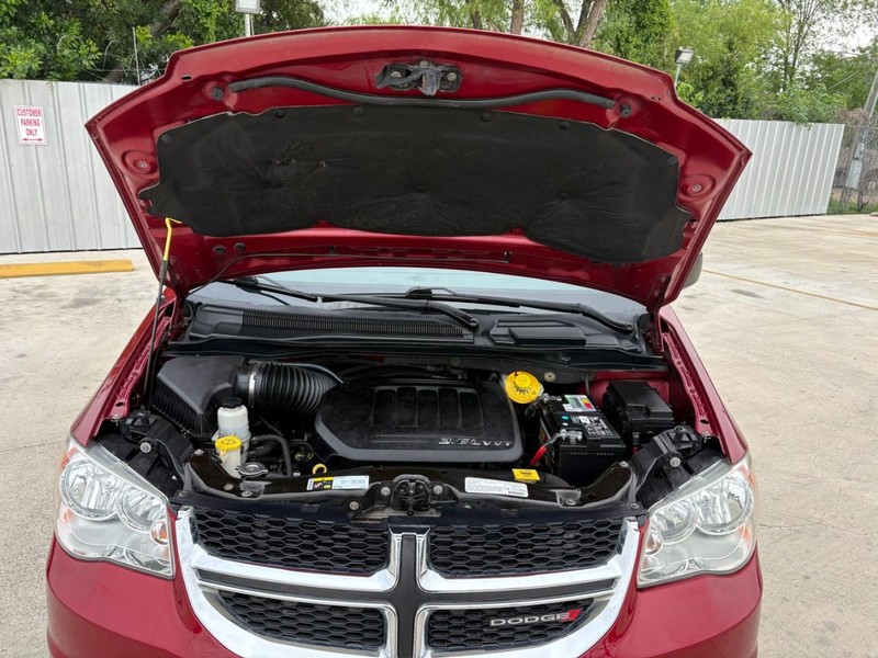 Dodge Grand Caravan Vehicle Image 17