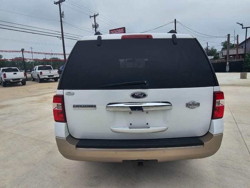 Ford Expedition EL Vehicle Image 04