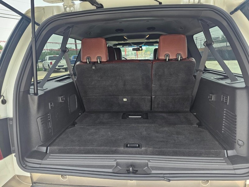 Ford Expedition EL Vehicle Image 05