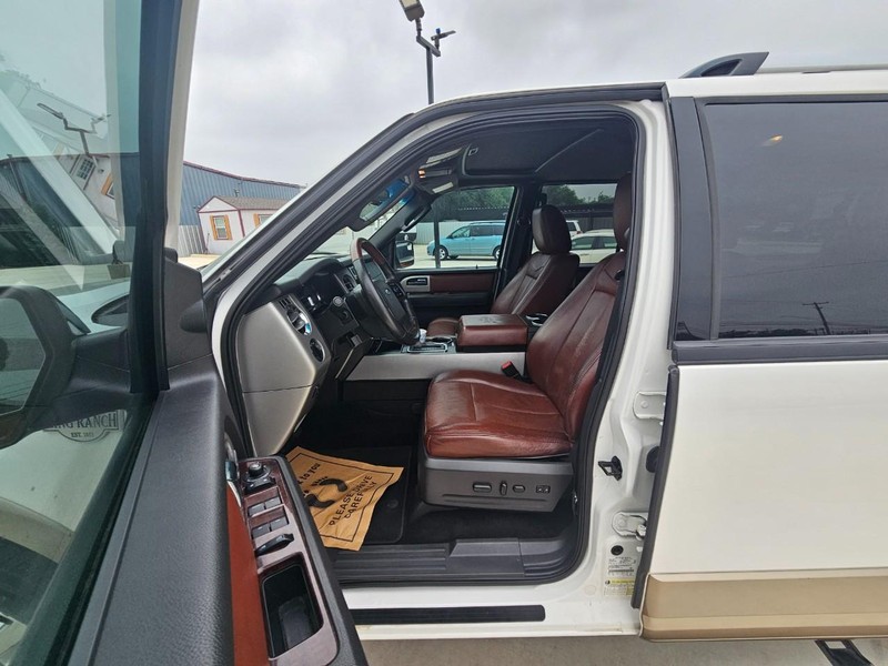 Ford Expedition EL Vehicle Image 10