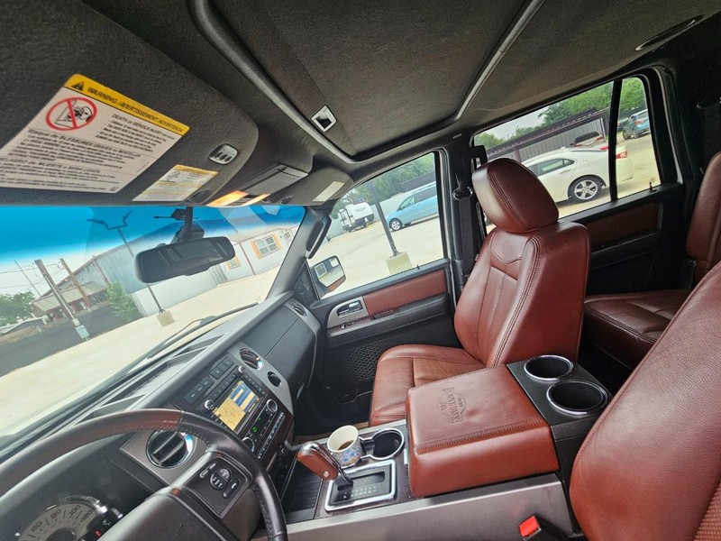 Ford Expedition EL Vehicle Image 11