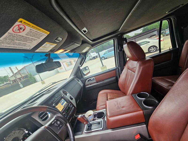 Ford Expedition EL Vehicle Image 12