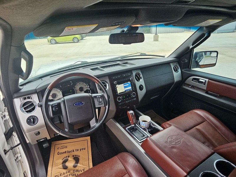 Ford Expedition EL Vehicle Image 17