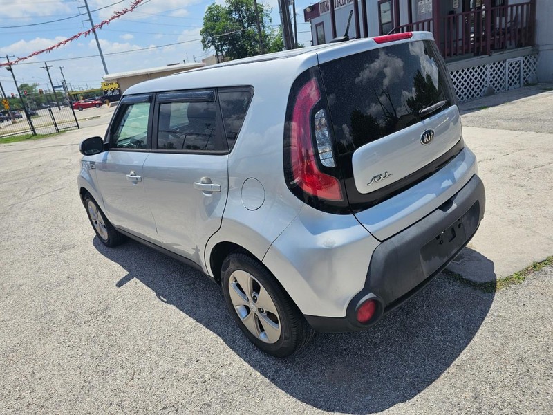 Kia Soul Vehicle Full-screen Gallery Image 03