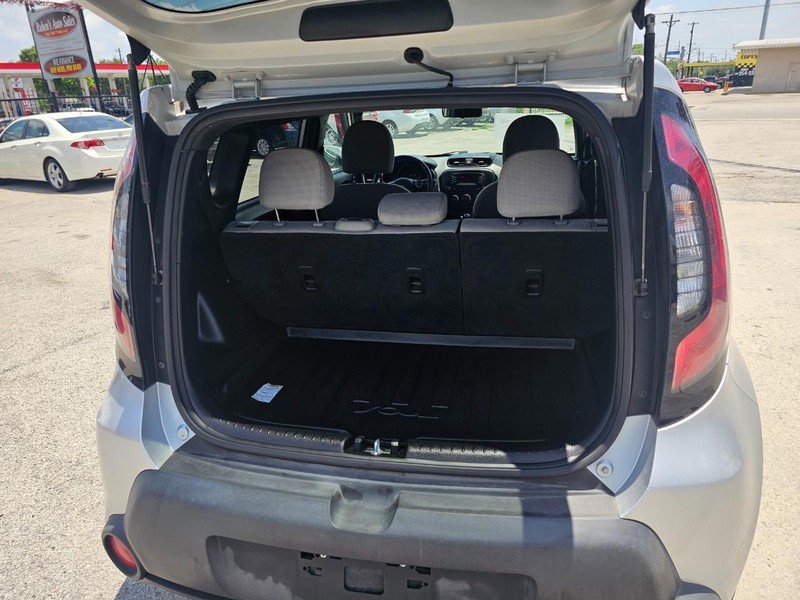 Kia Soul Vehicle Full-screen Gallery Image 05
