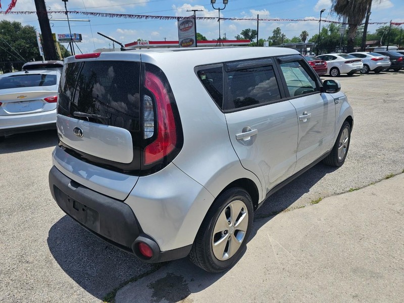Kia Soul Vehicle Full-screen Gallery Image 06