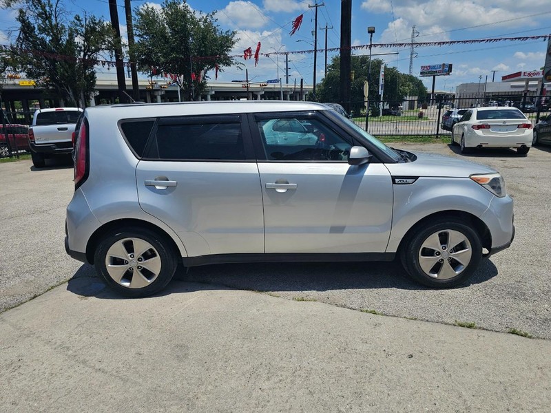 Kia Soul Vehicle Full-screen Gallery Image 07