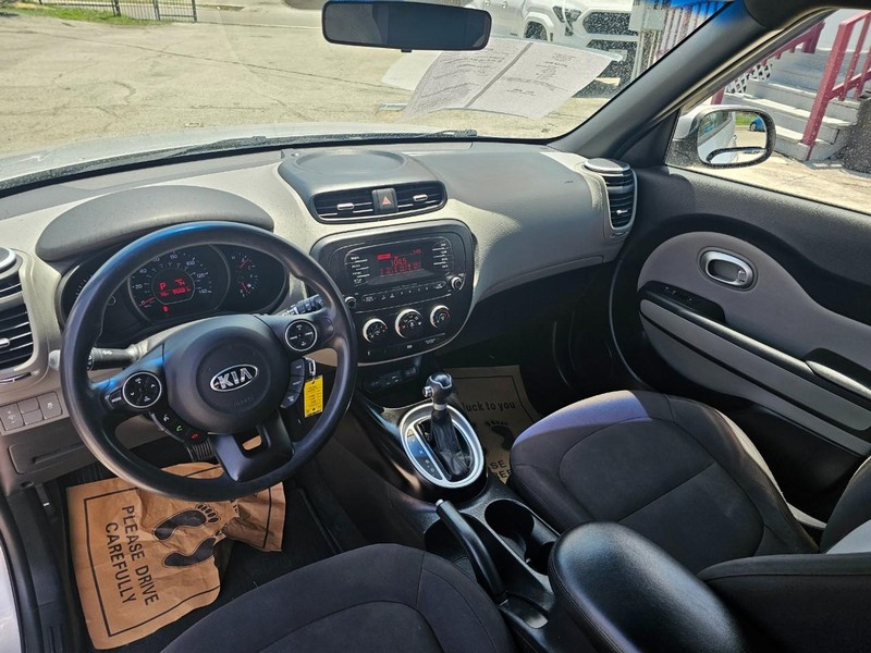Kia Soul Vehicle Full-screen Gallery Image 14