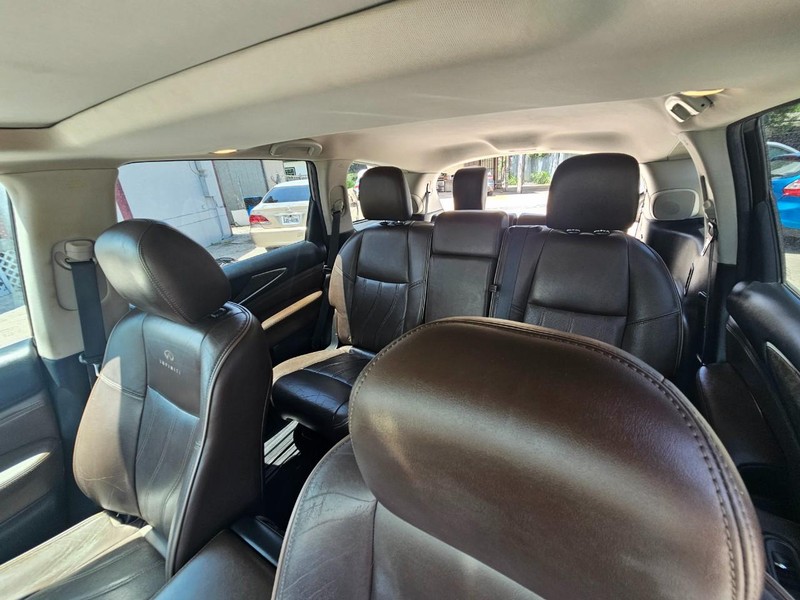 INFINITI JX35 Vehicle Full-screen Gallery Image 15