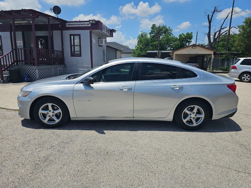 Chevrolet Malibu Vehicle Full-screen Gallery Image 02