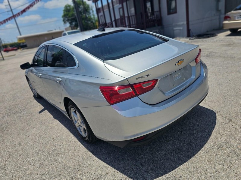 Chevrolet Malibu Vehicle Full-screen Gallery Image 03