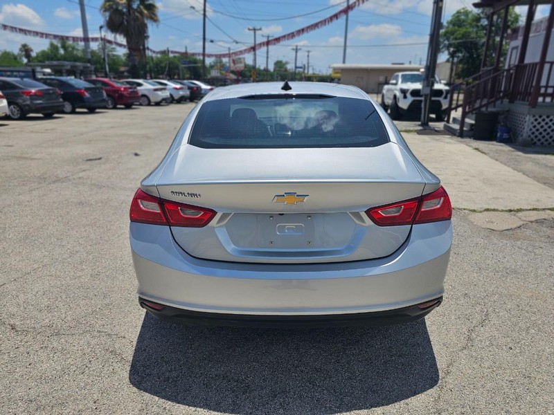 Chevrolet Malibu Vehicle Full-screen Gallery Image 04