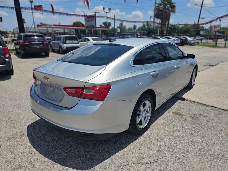 Chevrolet Malibu Vehicle Full-screen Gallery Image 05