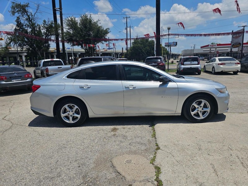 Chevrolet Malibu Vehicle Full-screen Gallery Image 06