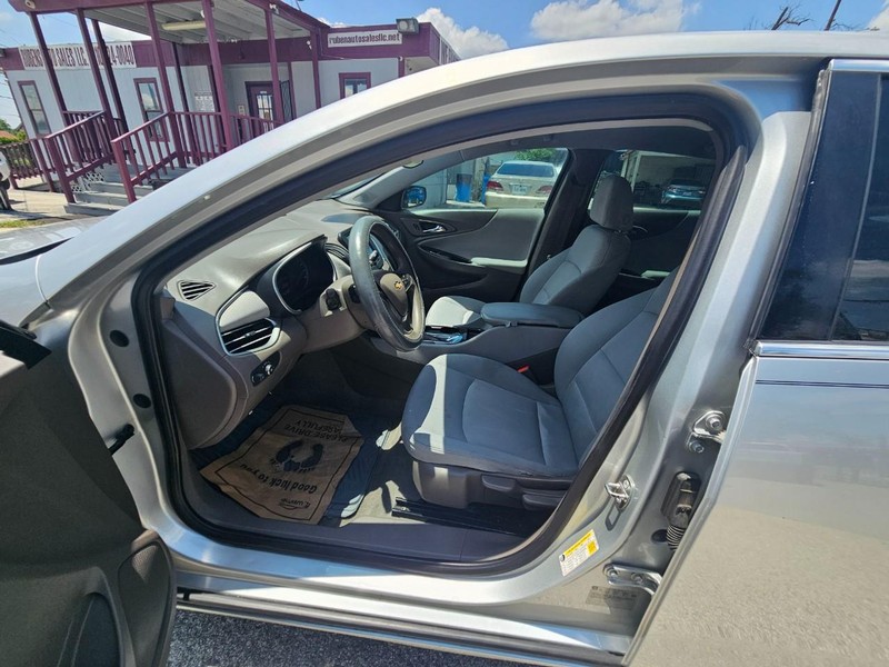 Chevrolet Malibu Vehicle Full-screen Gallery Image 09