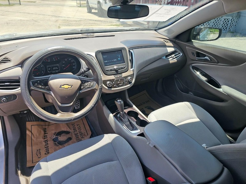 Chevrolet Malibu Vehicle Full-screen Gallery Image 13
