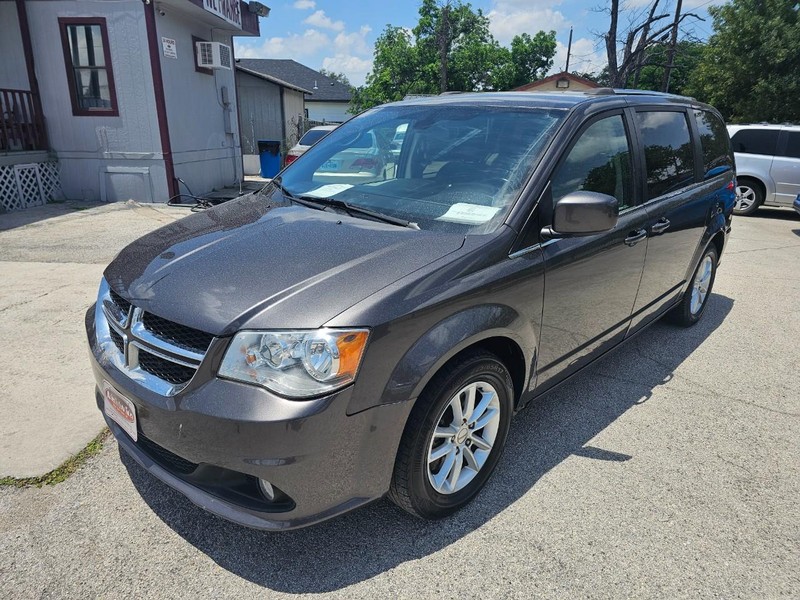 Dodge Grand Caravan Vehicle Full-screen Gallery Image 01