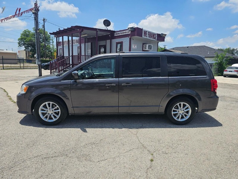 Dodge Grand Caravan Vehicle Full-screen Gallery Image 02