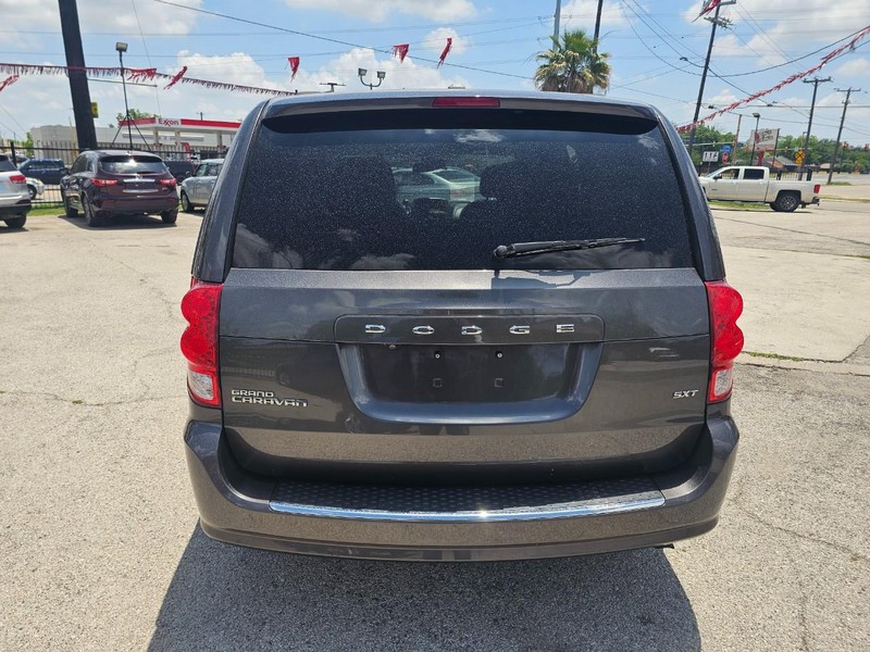 Dodge Grand Caravan Vehicle Full-screen Gallery Image 04