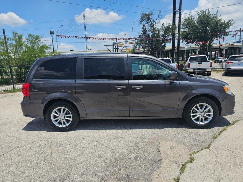 Dodge Grand Caravan Vehicle Full-screen Gallery Image 07