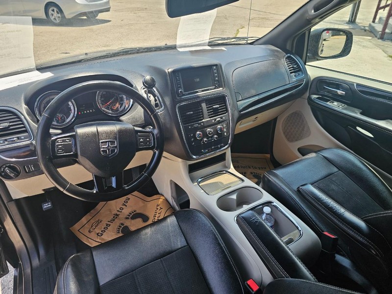 Dodge Grand Caravan Vehicle Full-screen Gallery Image 16
